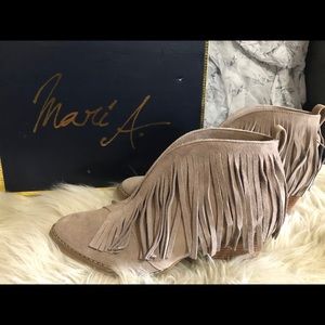 Mari A Tan Tassel Booties Size 7 1/2
